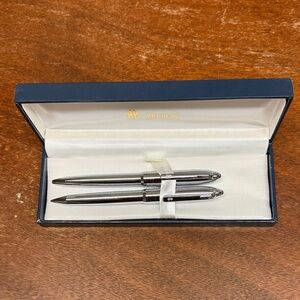 Bill Blass Gold Logo Satin Pen Set Case